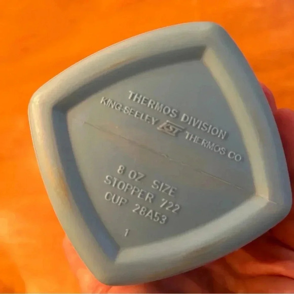 GUC antique vintage 8 oz thermos - 1980s school lunchbox size. Baby blue. - Picture 4 of 8